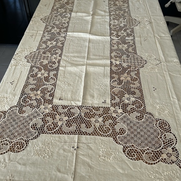 Vintage Tan Crochet and Cotton Rectangular Table Cloth with 12 napkins - Picture 3 of 17